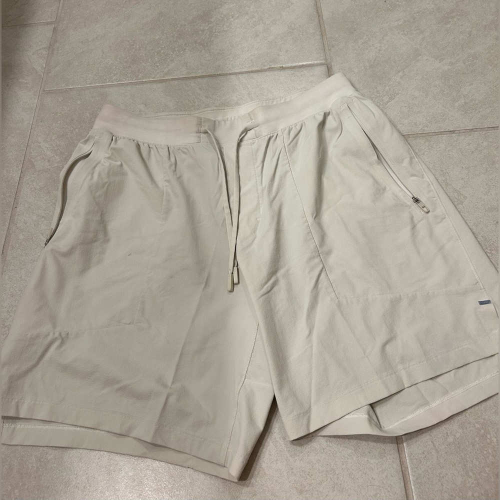 Lululemon Athletica Men's Light Tan Athletic Shorts
